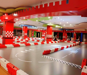 Barrera de Seguridad para Go-Karts de Interior y Exterior, Fabricada en PE, con Clasificación de Impacto M65 e IP55 - Product Image 3