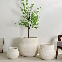 Jardinière suspendue élégante en fibre de verre rayée gris clair, écologique, durable, légère, capacité 203L, pour extérieur et intérieur