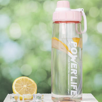 Logo personnalisé 750ml poignée de bouteille de sport en plastique portable coloré transparent plat 25oz unisexe de qualité alimentaire pour une utilisation en extérieur