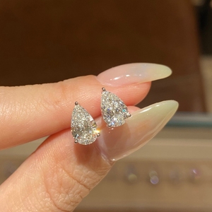 ต่างหูเพชร Aazuo 18K เพชรเลี้ยงในห้องปฏิบัติการ E VS1 ทรงลูกแพร์ 0.5 กะรัต ถึง 2 กะรัต ดีไซน์เรียบหรู เหมาะสำหรับเป็นของขวัญสำหรับผู้หญิง สวมใส่ได้ทุกวัน - Product Image 2