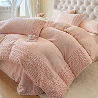Parure de lit en velours laiteux rose 4 pièces, ensemble housse de couette et jupe de lit à motifs floraux roses, linge de lit luxueux et moelleux pour l'hiver