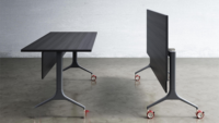 Table de conférence moderne multifonctionnelle en panneaux de bois durables avec pieds en métal pour le bureau, l'école et l'hôpital