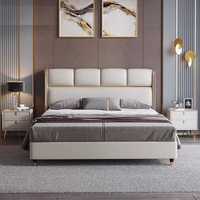 Lit double moelleux de luxe moderne et épuré, style nordique, sur mesure, pour chambre principale de grande villa, par Bag