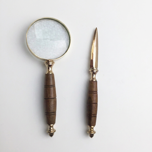 Ensemble loupe et ouvre-lettre en laiton avec poignées en bois gravées modernes/traditionnelles pour le bureau et la maison - Product Image 1