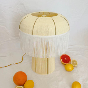 Lampe de table artisanale moderne minimaliste avec pompon, source lumineuse LED E27, écologique, pour salon, villa, hôtel, appartement - Product Image 1