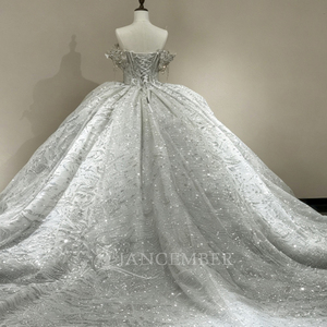 Robes de mariée XS275 scintillantes avec strass, décolleté cœur et longue traîne - Product Image 6