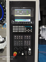 Centre d'usinage CNC 5 axes simultanés, fraiseuse verticale, contrôleur SYNTEC, haute rigidité pour pièces complexes