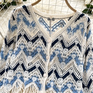 Abrigo de punto retro para mujer de talla pequeña - Estilo veraniego con bordes deshilachados, patrones de ganchillo y diseño calado - Product Image 5