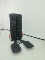 Machine de kickback réglable en acier avec câble pour l'entraînement des fessiers et des hanches en position debout, avec poulie et pile de poids pour les jambes