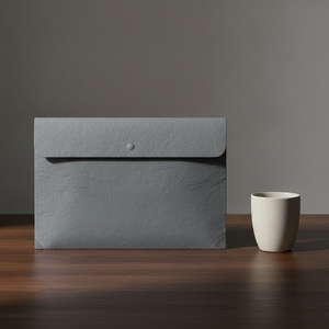 Folio pour ordinateur portable en Tyvek gris ardoise, avec rabat magnétique, sans fermeture éclair, design enveloppe mince, pochette exécutive personnalisée avec gaufrage - Product Image 3