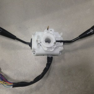 Toyota Rino 115ps Combination <b>Switch</b> 84310-0W011 <b>12v</b> Plastic Toggle Changeover For Scooter Upper Placement - Product Image 1
