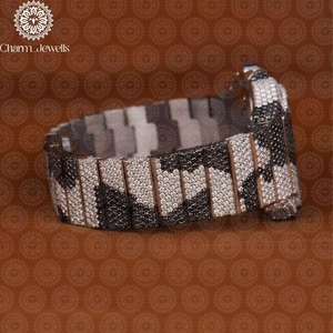 Montre-bracelet en diamant VVS de qualité supérieure avec bracelet en acier inoxydable pour les occasions professionnelles et formelles, disponible à un prix abordable - Product Image 6