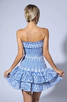 Robe mini smockée à volants superposés sans bretelles, imprimé floral bleu et blanc personnalisé 2026, pour femme, idéale pour les fêtes estivales, OEM ODM
