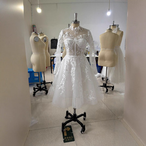 Robe de mariée <span class=keywords><strong>courte</strong></span> blanche à col montant, style A, avec <span class=keywords><strong>veste</strong></span> en dentelle à paillettes changeantes - Product Image 4