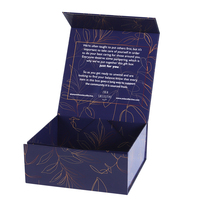Boîtes d'emballage magnétiques rigides noires personnalisables et recyclables avec lamination mate, doublure en éponge et fermeture à ruban pour cadeaux et vêtements