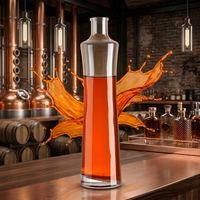 Bouteille de liqueur en verre conique élancée de luxe Solent, base inclinée, bouteille d'alcool asymétrique, vente en gros, fabricant d'usine
