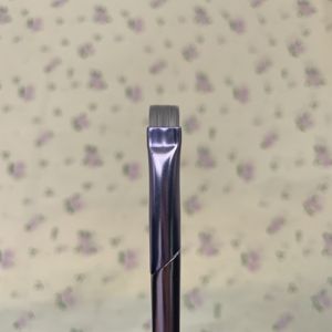 ชุดแปรงแต่งหน้ามืออาชีพ YRX 8cs สีม่วง ขนแปรงสังเคราะห์ ด้ามไม้ หัวแปรงแบนสำหรับรองพื้น ด้ามจับอะลูมิเนียม แปรงคอนซีลเลอร์ - Product Image 5