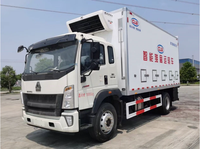 Truk Pengangkut Anak Ayam Sinotruk Howo G5X, Berinsulasi XPS 80mm, As Roda Belakang 8 Ton, Rem Angin untuk Anak Ayam & Unggas Sehari Umur