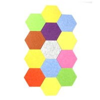 Panneaux muraux acoustiques hexagonaux 3D modernes en fibre de polyester autocollants avec design 3D pour la décoration des salles et des chambres