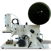 Machine d'étiquetage semi-automatique pour bouteilles plates