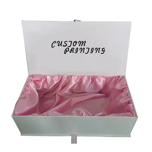 Scatola per parrucca con coperchio magnetico in cartone bianco di lusso rosa con inserto in seta satinato