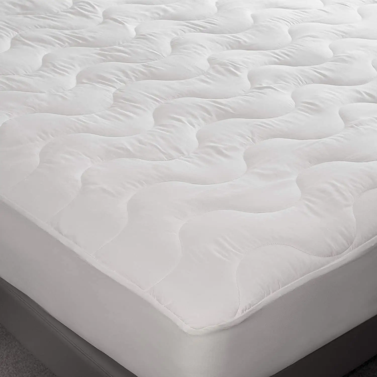 Couvre-matelas matelassé en Polyester microfibre, couvre-matelas 100% respirant et doux avec bande élastique sur le drap-housse