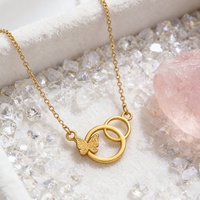 Collier hypoallergénique en acier inoxydable avec pendentif papillon givré à double cercle entrelacé, plaqué or, résistant à l'eau