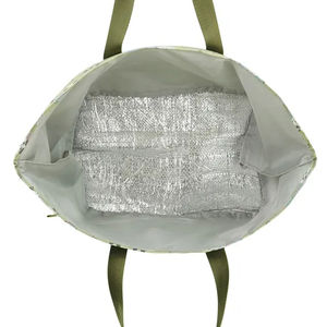 Bolsa de Compras Plegable, Impermeable y Duradera, Aislada con Aluminio, Diseño Único, Fibra de Poliéster + Correa de Cadena de Aluminio - Product Image 4
