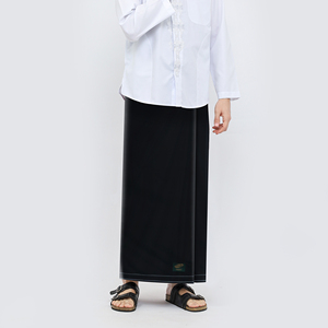 Sarong musulman indonésien ATLAS pour hommes Sarong de couleur noire pour hommes Motif BHS Favorit Serasi Motif BHS Batik Sarong indonésien pour hommes - Product Image 2