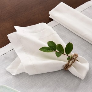 Serviettes carrées réutilisables en lin français blanc de luxe, décoratives, avec ourlets festonnés, coins mitrés faits à la main, lavées à la pierre - Product Image 5