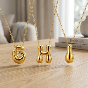 Collar con Colgante de Letra Inicial Personalizada, Chapado en <span class=keywords><strong>Oro</strong></span> de 18K, Acero Inoxidable 316L, Resistente al Agua, Sin Deslustre - Product Image 4
