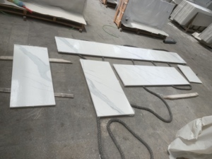 Plans de travail en quartz artificiel avec base blanche et rayures grises, au design moderne, service après-vente inclus - Product Image 5