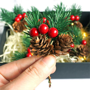 Red Berry Pinecones Pine Needles Tallos Artificial Winter Christmas Berries Picks Decoración para Navidad - Product Image 3