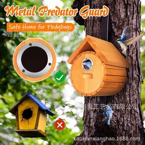 Casa para Pájaros de Madera con Protección Metálica Contra Depredadores, Nido Seguro para Aves, Comedero Colgante para Jardín Exterior, Forma Redonda, Tamaño Mediano - Product Image 1