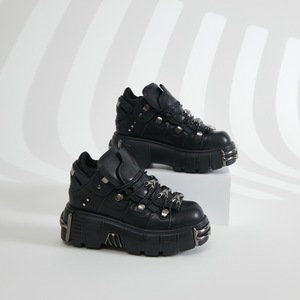 2024 automne hiver commerce extérieur transfrontalier nouvelles chaussures pour femmes fond épais bas Punk petit cuir hauteur augmentant bouton - Product Image 1