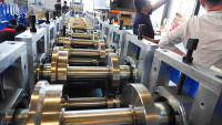 Machine de formage de poutrelles de plancher multi-tailles en acier galvanisé pour la fabrication de planchers de mezzanine pour entrepôts à structure métallique
