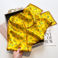 Nouveauté Écharpe longue en soie à double couche à imprimé feuilles pour femmes Écharpe en soie Châle à fleurs Écharpe de créateur