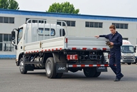 Camion léger JAC neuf de 5 tonnes, 4x2, 6 roues, conduite à gauche/droite, diesel, plateau plat, pour la livraison de marchandises