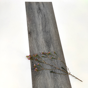 พื้นไวนิล SPC ลายไม้โอ๊ค วอลนัท เมเปิ้ล สำหรับห้องนอน สไตล์โมเดิร์น  ติดตั้งง่าย เป็นมิตรกับสิ่งแวดล้อม กันน้ำ รับประกัน 5 ปี - Product Image 5