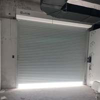Porte à enroulement automatique en aluminium pour entrepôt industriel, garage et magasin de détail avec rideau robuste et accès rapide