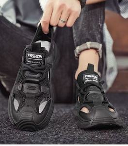 รองเท้าแตะแบบสวมสีดำล้วน สายคาดไขว้ แฟชั่นผู้ชาย สไตล์ลำลอง ใส่สบาย นวดเท้า ยางนุ่ม ขายปลีก-ส่ง 1 คู่ - Product Image 6