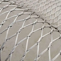 Filet de sécurité en treillis métallique en acier inoxydable - Maille plate à trous de diamètre [indiquer le diamètre du trou] pour garde-corps