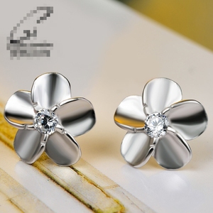 Nuovi <span class=keywords><strong>orecchini</strong></span> a lobo in argento sterling S925 a forma di fiore di prugna, piccoli <span class=keywords><strong>orecchini</strong></span> a fiore di prugna, gioielli alla moda in stile coreano, vendita all'ingrosso. - Product Image 3
