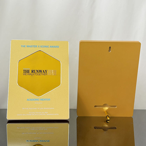 Plaque en métal doré, plaque de certificat en bois, trophées et récompenses avec éléments en aluminium aéronautique bleu, rouge, vert, violet et or - Product Image 6