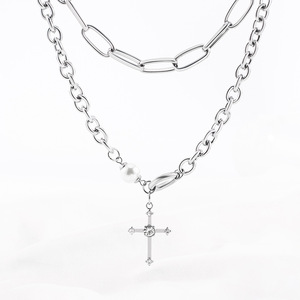 สร้อยคอไม้กางเขนสองชั้นสไตล์ยุโรปอเมริกัน ทำจากไทเทเนียมสตีล ประดับมุกและเพชร สำหรับผู้ชายและผู้หญิง - Product Image 2