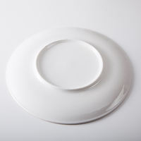 Assiette de présentation en porcelaine fine, motif bord doré personnalisé, écologique, pour hôtels, restaurants et mariages de luxe