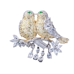 Broche élégante en forme d'oiseau avec zircon cubique doré et argenté, design en laiton, pour tenue de mariage, accessoire de bijouterie - Product Image 4