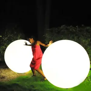 Led กันน้ำกลางแจ้งขนาดใหญ่พลาสติก Illuminated Led Light Ball