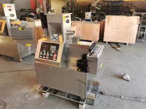 Chaîne de production de petites bouffées de maïs bouffées machine à double extrudeuse d'amidon de riz snacks équipement pour granulés de nourriture - Product Image 2