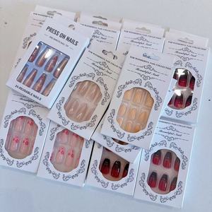 <span class=keywords><strong>Faux</strong></span> <span class=keywords><strong>ongles</strong></span> à presser réutilisables en gros, personnalisés, forme cercueil moyenne, motif cœur, perle, French manucure, design ballerine - Product Image 6